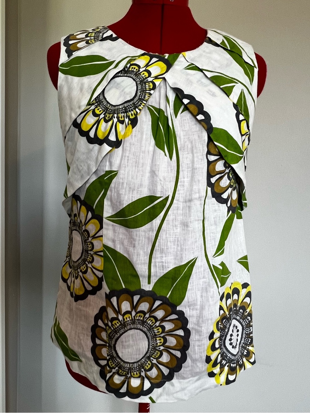 Nexx White Sleeveless Floral Pleat Front Top with Green and Yellow